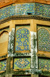 Agra;-Architecture;-Carreaux-émaillés;-Céramique;-Détail;-Fort-dAgra;-Inde;-Kaleidos;-Kaleidos-images;-La-parole-à-limage;-Lal-Qila;-Moghols;-Motifs-géométriques;-Niche;-Patine;-Patrimoine-de-lHumanité;-Pigeon;-Stories-Pictures;-Tarek-Charara;-UNESCO;-Uttar-Pradesh